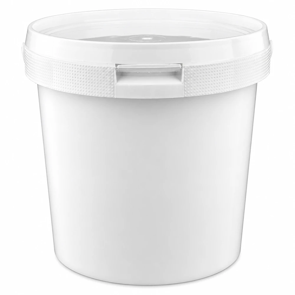 2,5-liters hink i vit polypropenplast med lock Vit plasthink på 2,5 liter med lock, tillverkad av livsmedelsgodkänd PP-plast