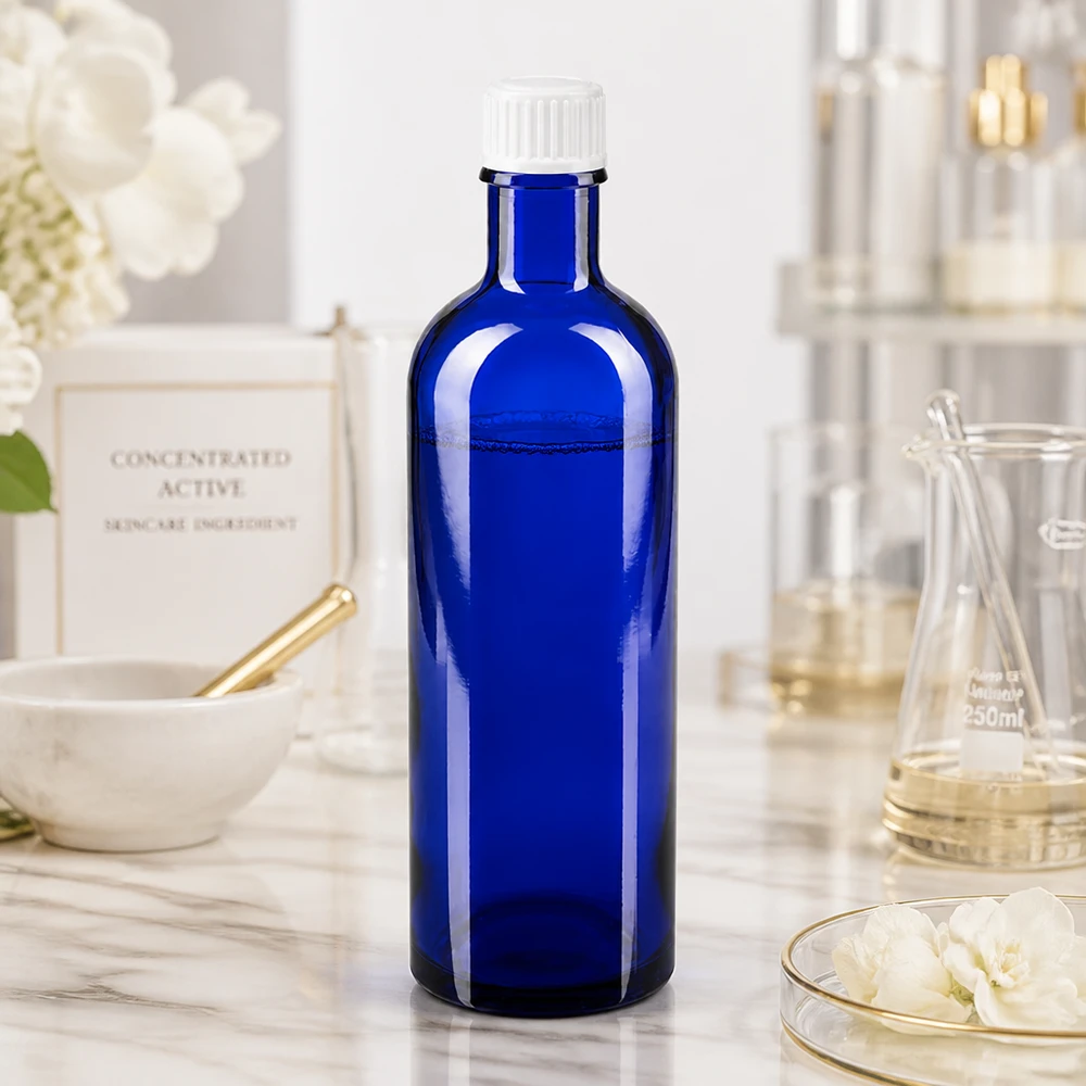 Koboltblå apotekarflaska på 200 ml med UV-skydd, tillverkad av borosilikatglas och med vitt lock