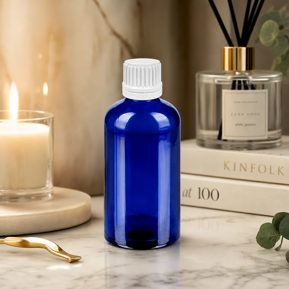 100ml Droppflaska 0,7mm vit med säkerhetslock BlueLine UT18/100 Exakt droppflaska 100 ml av robust koboltglas med vitt lock för kontrollerad dosering