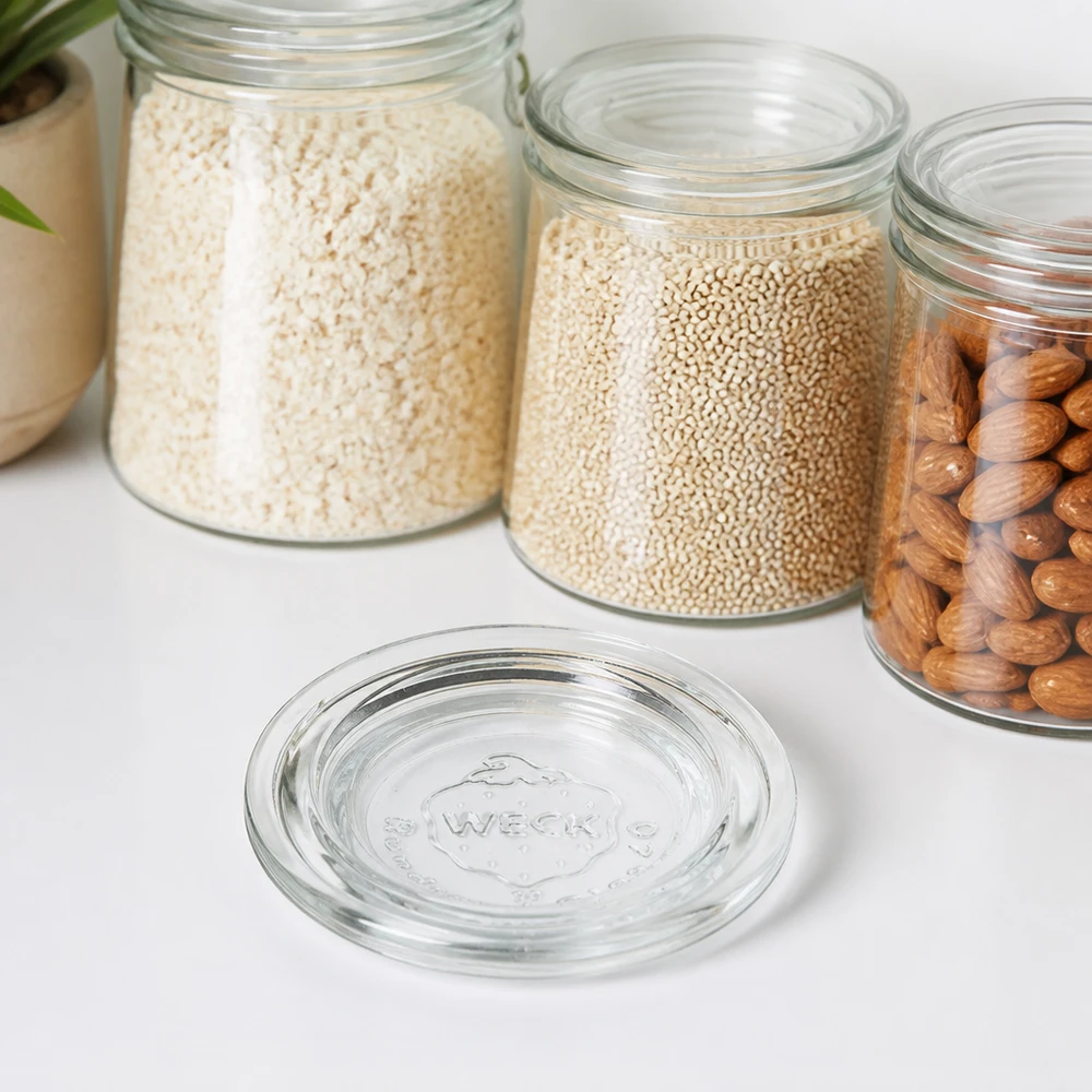 WECK glaslock RR40 WECK glaslock RR40 transparent framför förvaringsburkar med ris, quinoa och nötter på en vit bänkskiva