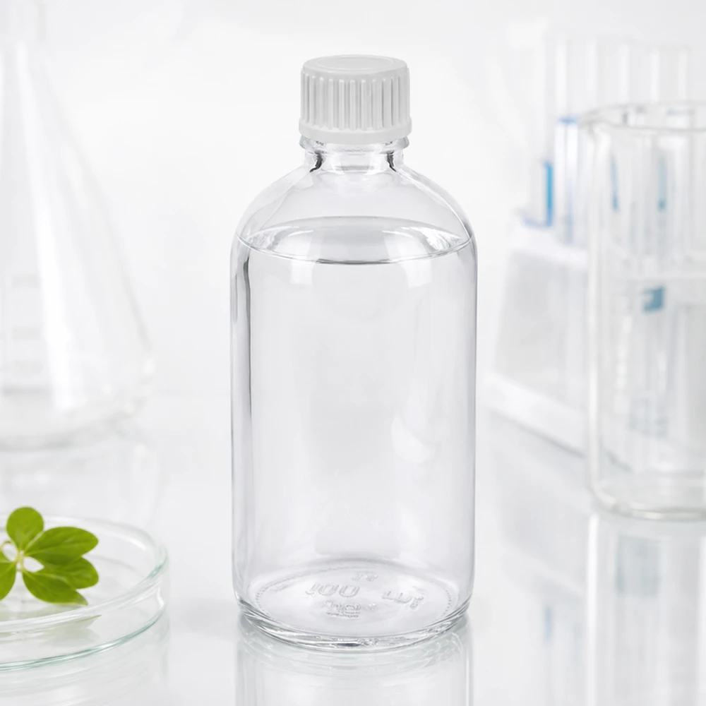 100 ml ClearLine-droppflaska UT18 med 0,9 mm öppning i steril laboratoriemiljö med petriskål