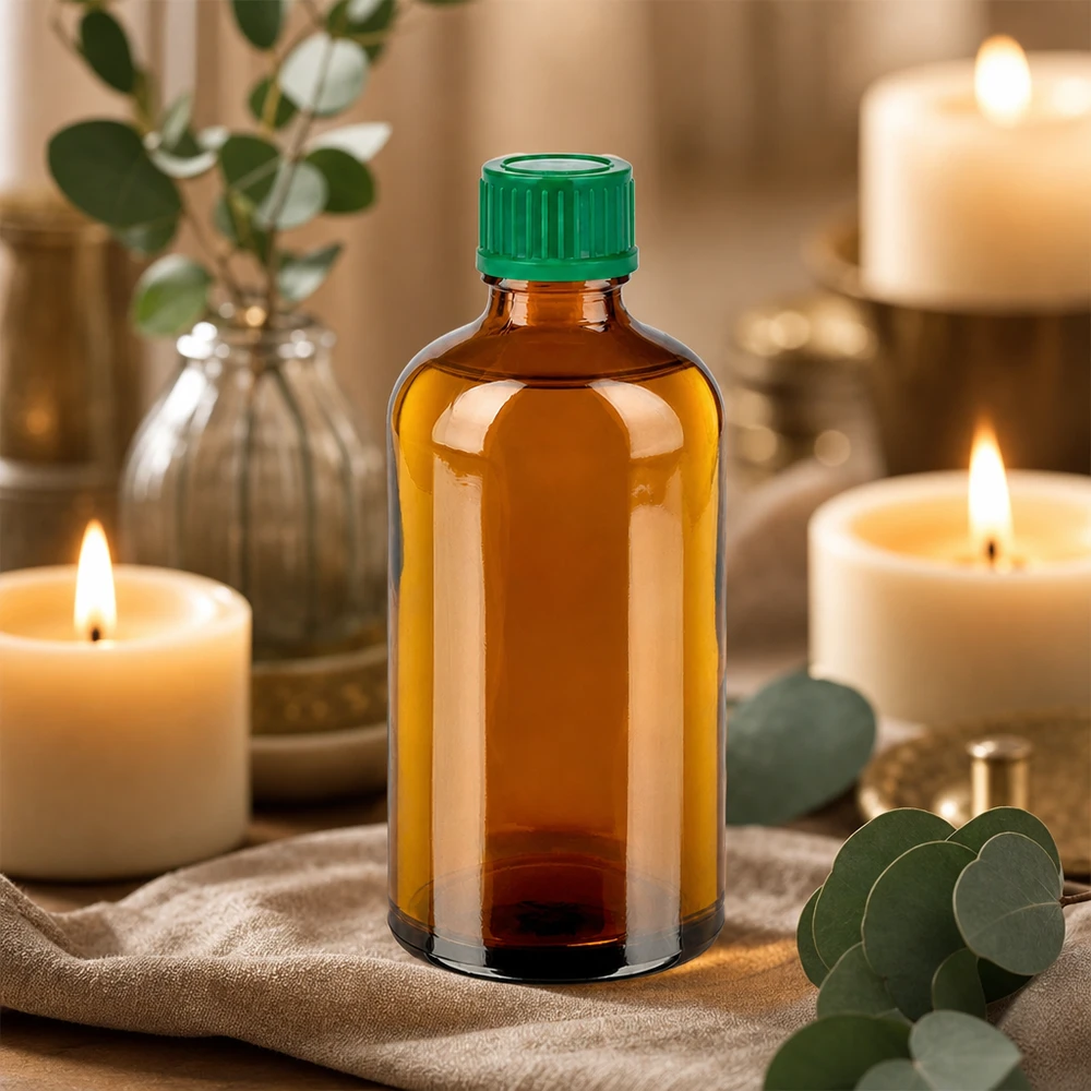 Bärnstensfärgad glasflaska 100 ml med grönt lock, idealisk för eteriska oljor och aromaterapi