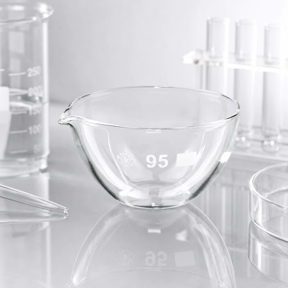 170ml indunstningsskål med pip av borosilikat ø95mm Transparent 170 ml laboratorieskål i borosilikat med pip för kemiska tillämpningar