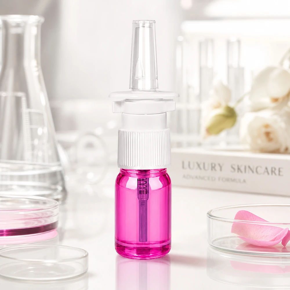 5ml nässprayflaska vit/transparent standard PurpleLine UT18/5 Kompakt 5 ml nässprayflaska med vit pumpspruta och violett transparent flaskhölje