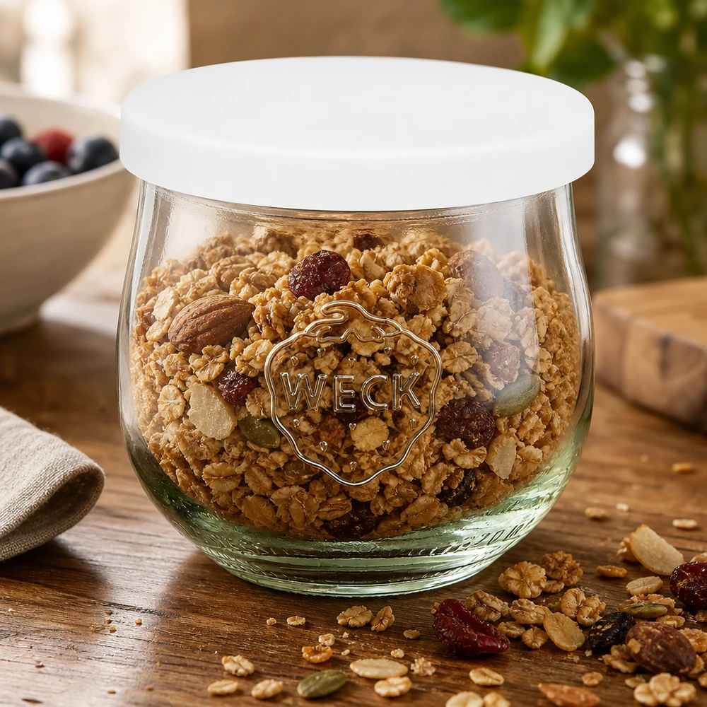 WECK förvaringsburk 370 ml fylld med müsli vitt silikonlock tulpanformad köksförvaring nötter torkad frukt