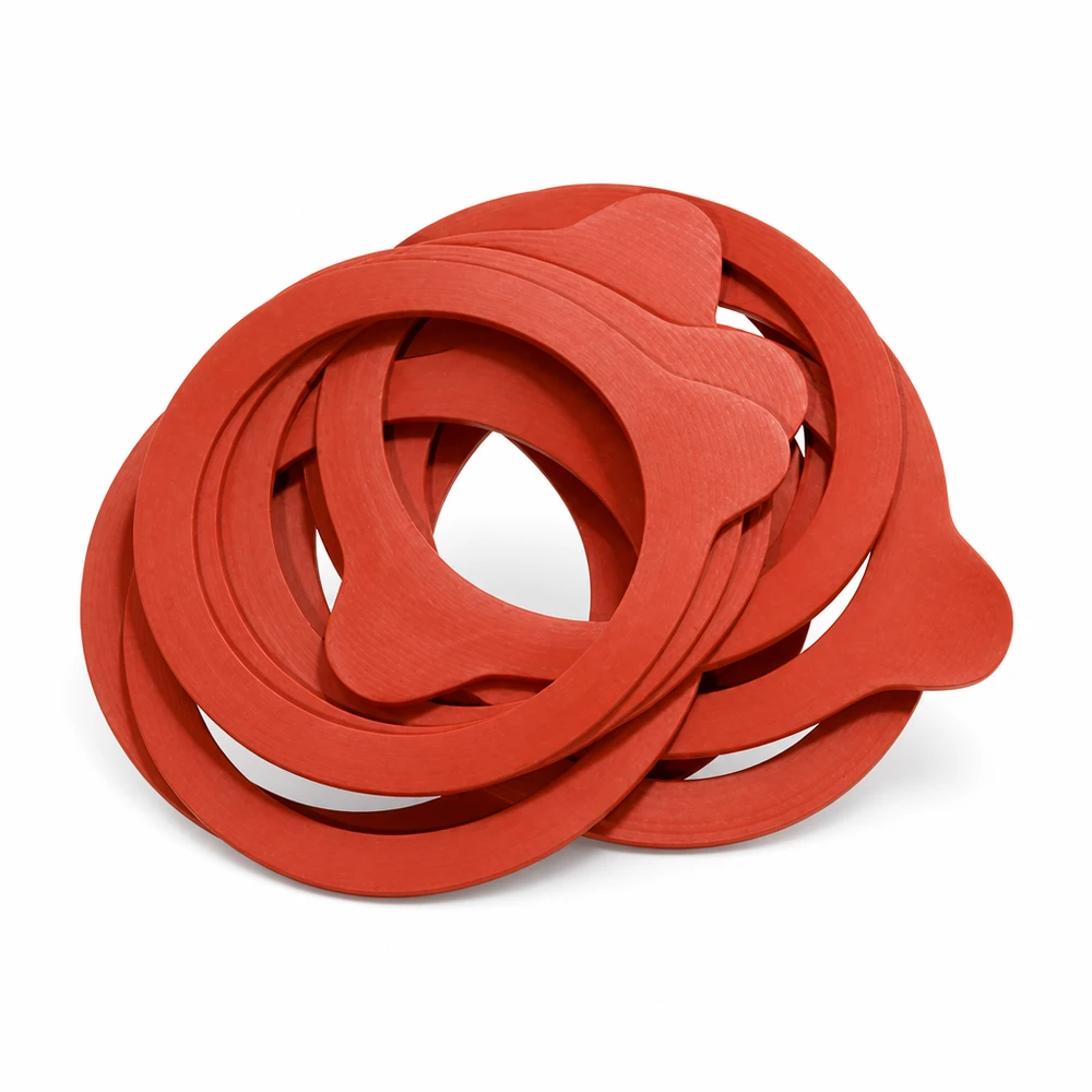 Konserveringsring av naturgummi RR100 Stapel roter Naturgummi-Einkochringe RR100 vor weißem Hintergrund zeigt hochwertige Qualität und Flexibilität