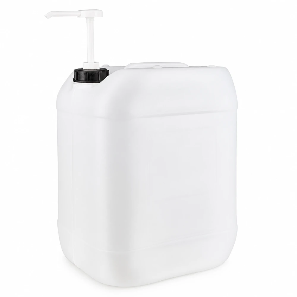 Dunk 20 liter med doseringspump Vit 20-liters plastdunk med vit doseringspump på svart skruvlock