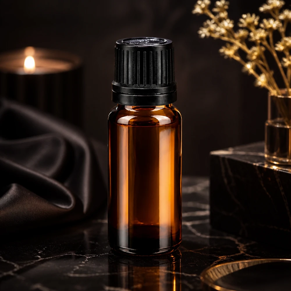 Apoteksflaska brun 10ml dropplock hällring 1mm svart manipuleringssäkert lock Mörk marmoryta med en bärnstensfärgad 10 ml droppflaska av apoteksglas och svart OV-lock
