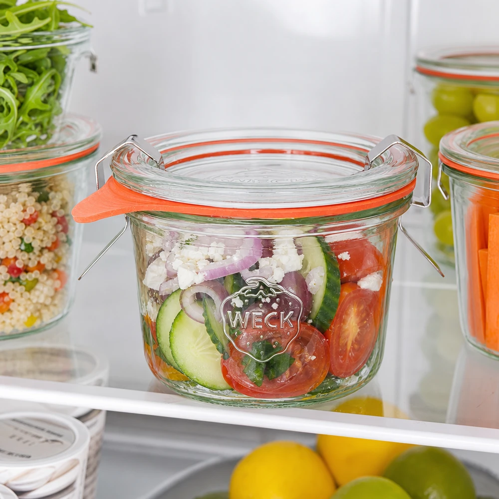 80ml Krossade glasögon komplett WECK RR60 WECK tumlare 80ml RR60 i kylen med färsk sallad visar praktisk matförvaring