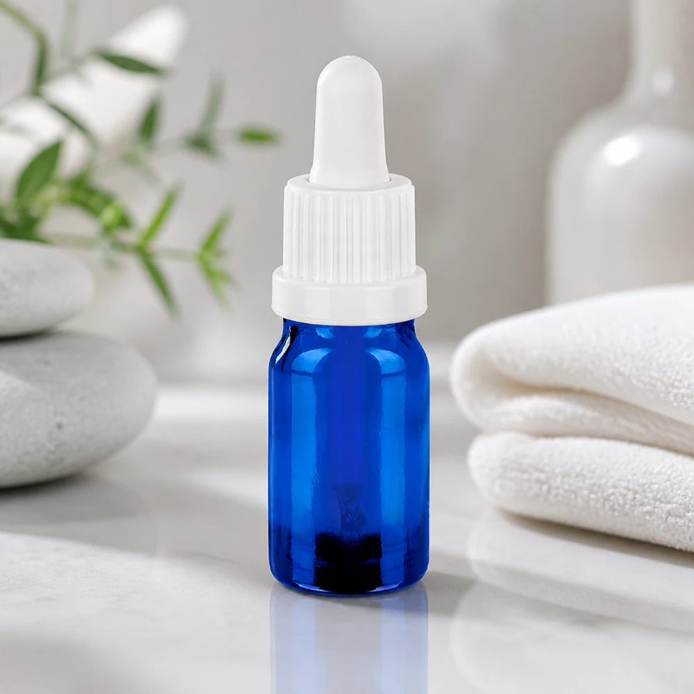 Kompakt 5 ml pipettflaska med räfflat vitt lock för säker hantering och exakt applicering