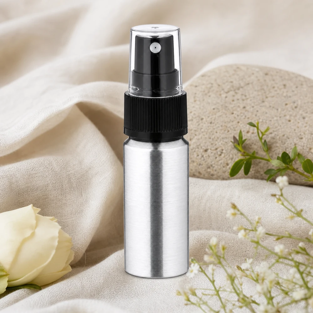 20ml polerad aluminiumflaska med atomiserare Silverfärgad 20 ml aluminiumflaska med atomiserare - perfekt för resor och när du är på språng