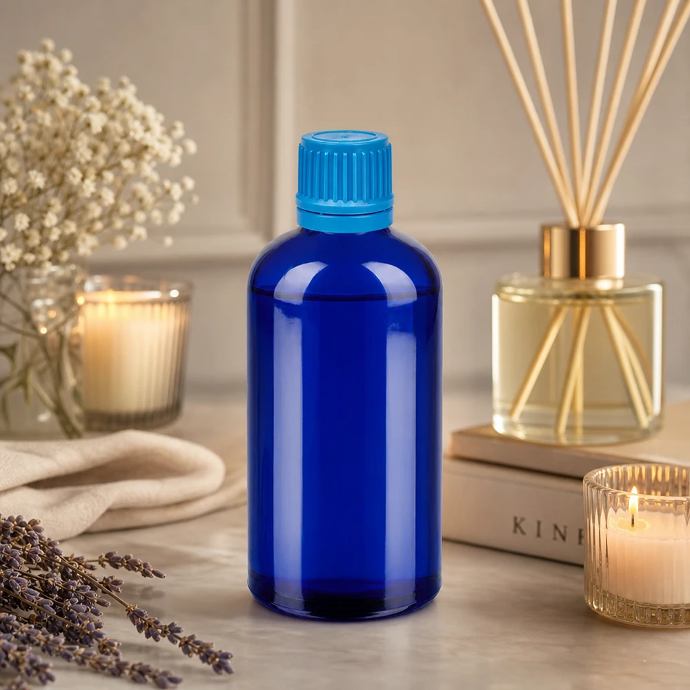 Snygg blå glasflaska 100 ml med UT18-gänga - perfekt för eteriska oljor och hälsoprodukter