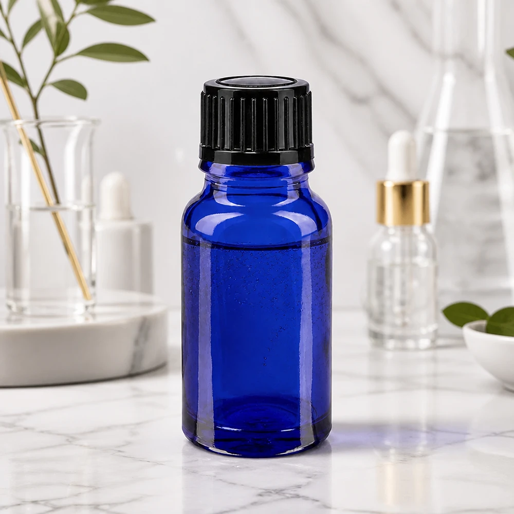 Apoteksflaska blå 10ml dropplock 1mm svart standard Blå 10 ml glasflaska med en exakt 1 mm stor öppning och svart räfflat lock för laboratoriebruk