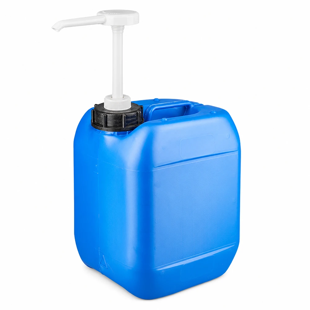 Dunk 5 liter blå med doseringspump Blå 5-liters plastdunk med vit doseringspump mot vit bakgrund