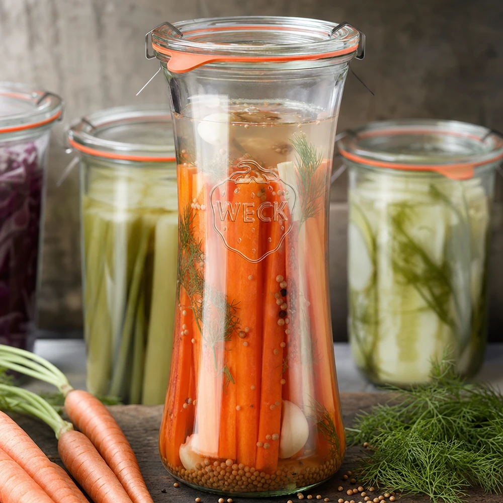 700ml delikatessburk komplett WECK RR80 WECK delikatessburk 700ml RR80 med inlagda morötter och dill, fermenterade grönsakskonserver i konserveringsburkar