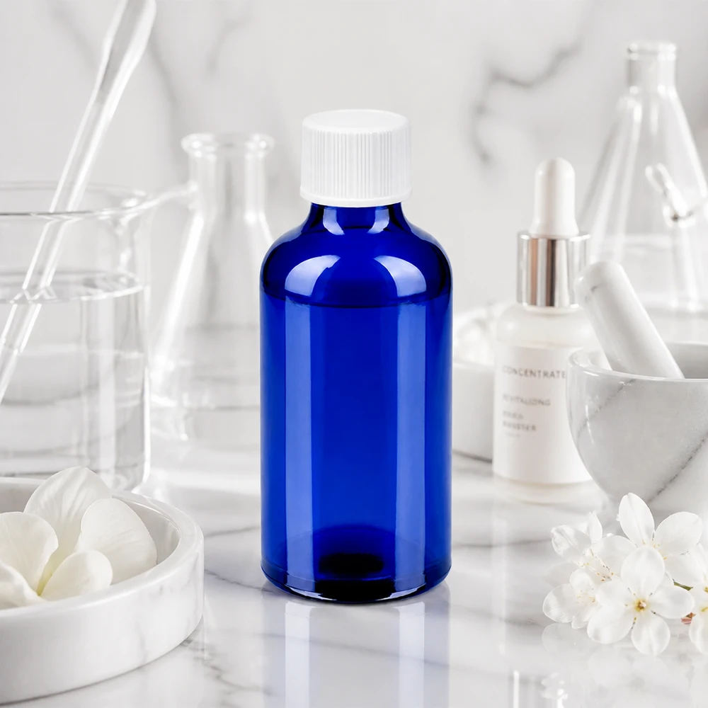Kompakt 50 ml laboratorieflaska i elegant koboltblå färg med praktiskt vitt lock