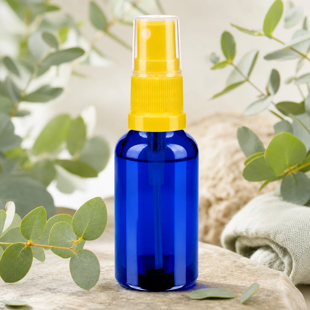 Tom 30 ml glasflaska med gult sprayfäste, perfekt för självfyllande naturkosmetika