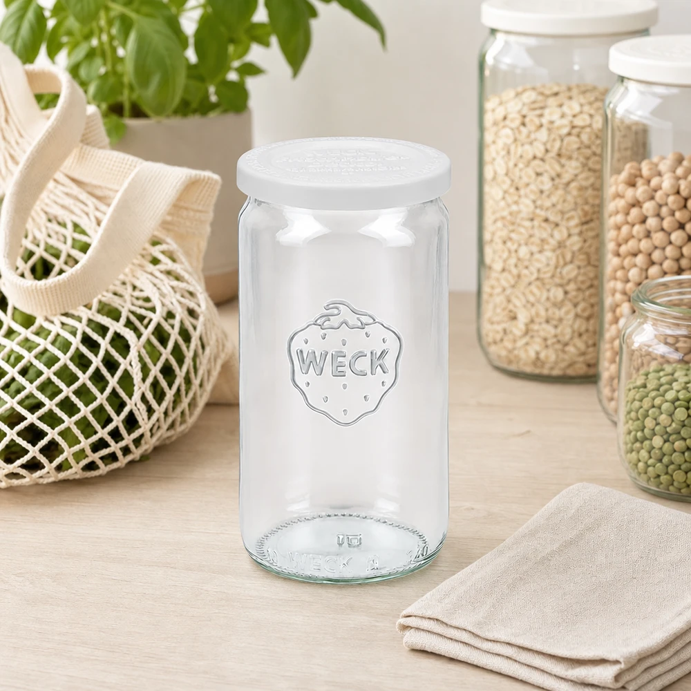 WECK cylinderburk 340ml tom med RR60 friskhetslock i skandinaviskt kök mellan förvaringsburkar och nätpåse
