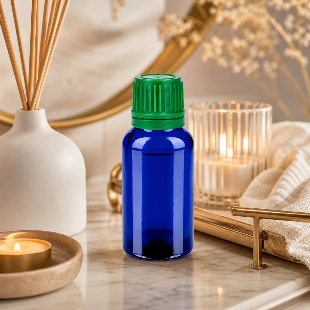 Kompakt 20 ml flaska med grönt lock, perfekt för DIY-kosmetik och hudvårdsprodukter