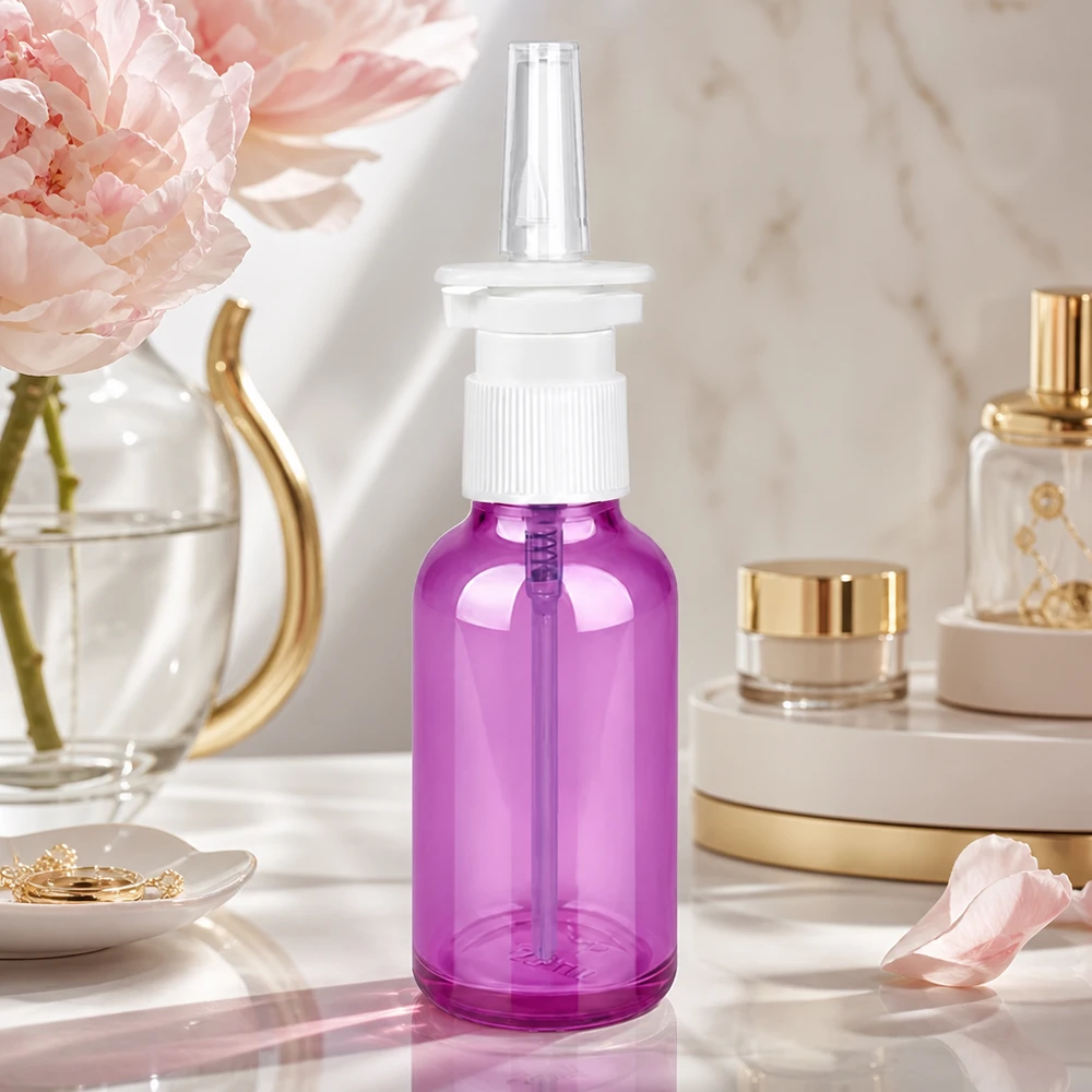 30 ml nässprayflaska vit/transparent standard PurpleLine. UT18/30 Högkvalitativ 30 ml sprayflaska med UT18-gänga i snygg lila färg för professionella nässpraylösningar