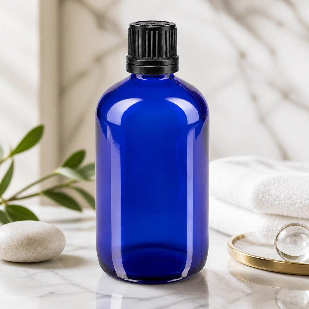Apoteksflaska blå 100ml skruvkork svart hällring manipulationsskyddad förslutning Koboltblå 100 ml apotekarflaska GR med svart 8 mm originalförslutning av UV-skyddsglas