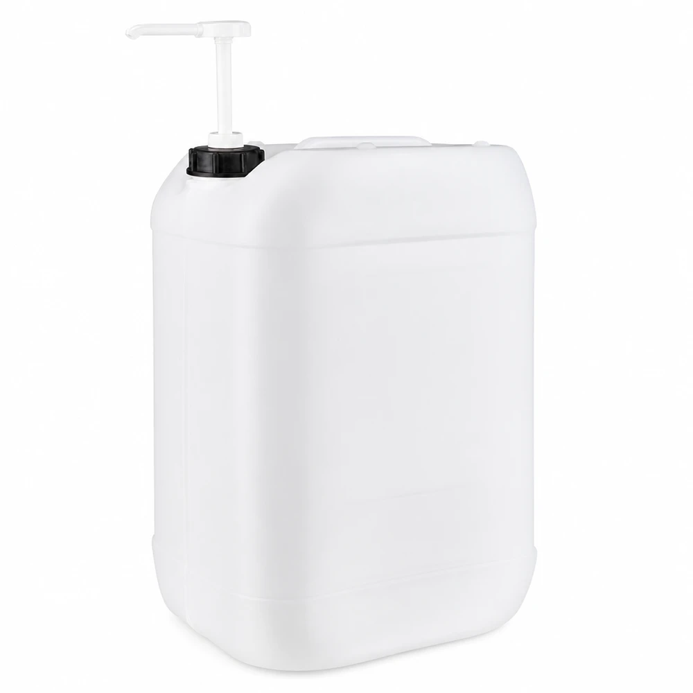 Vit 25-liters plastdunk med vit doseringspump på svart skruvlock
