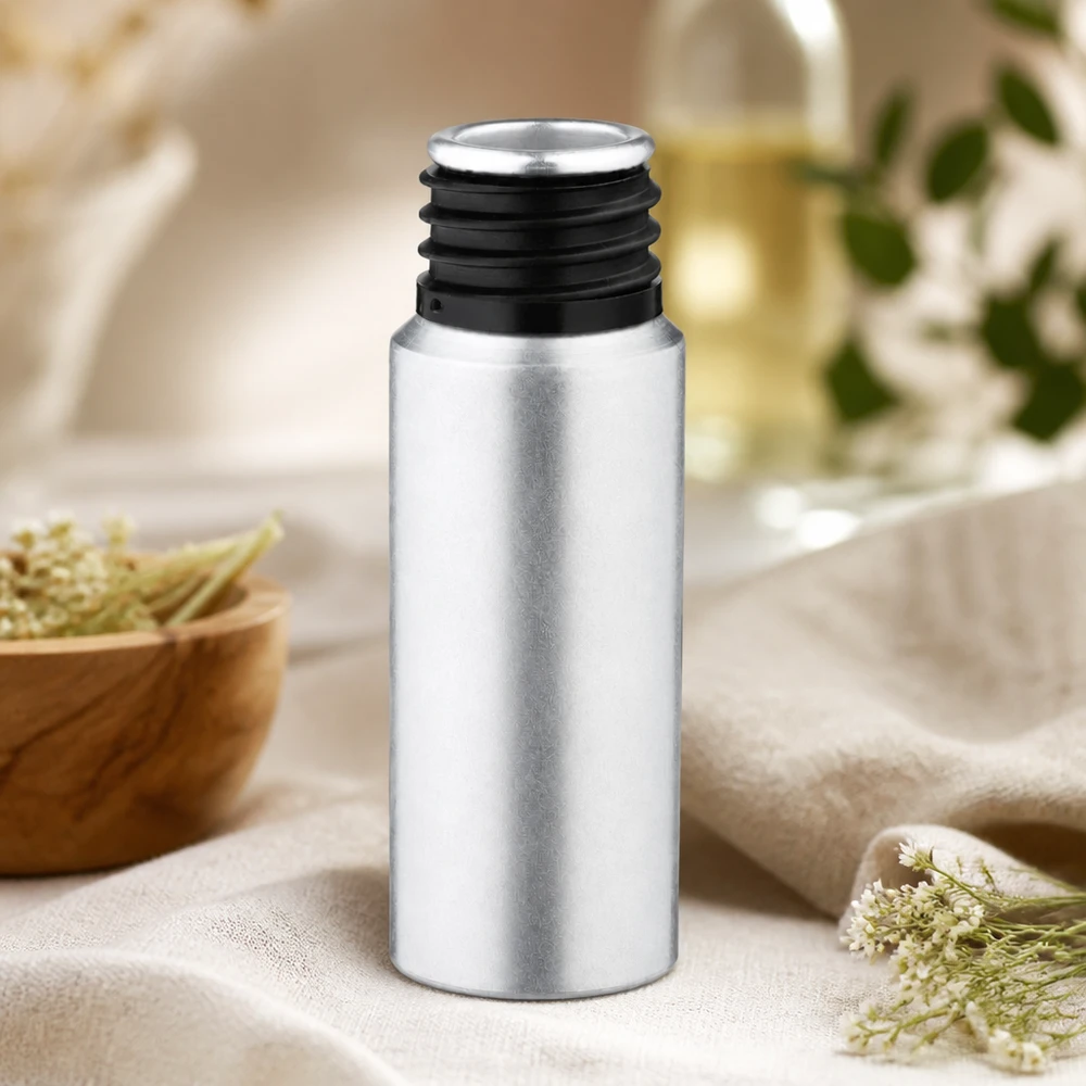 20ml flaska i betad aluminium Cylindrisk 20 ml flaska i betad aluminium med slät yta och ergonomisk design