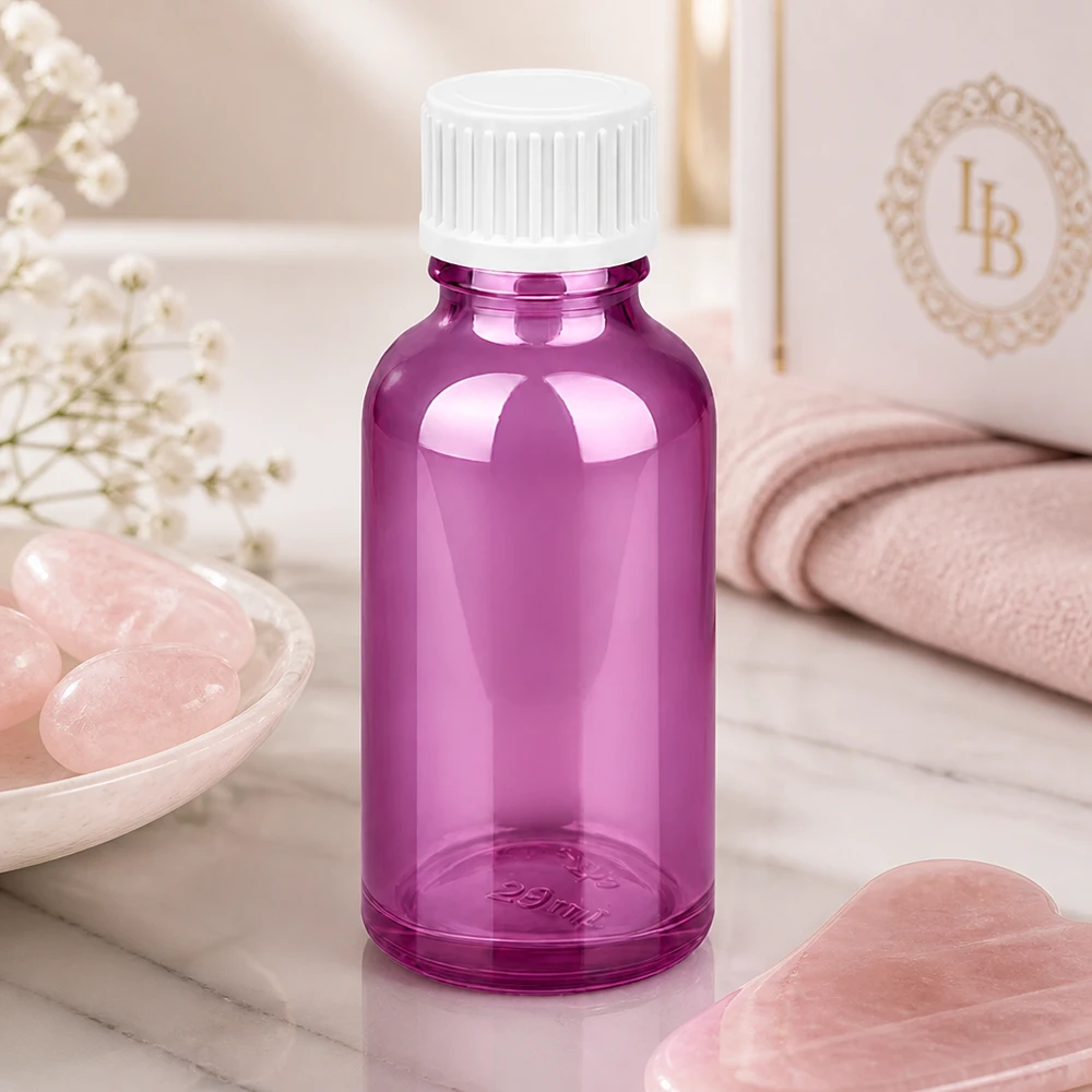 30 ml flaska (glob). 3 mm hällring vit Standard PurpleLine. UT18/30 30 ml glasbehållare i transparent violett med räfflat skruvlock för flytande produkter