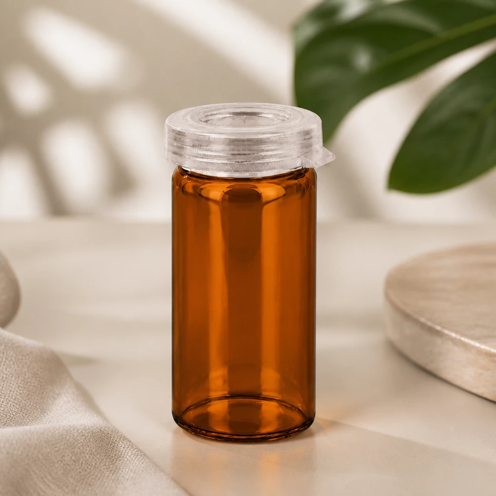 Bords-/rullburk 5ml klar med snäpplock Bärnstensfärgat glasrör för tabletter, 5 ml, med genomskinligt plastlock med snäpplås på ljus bakgrund